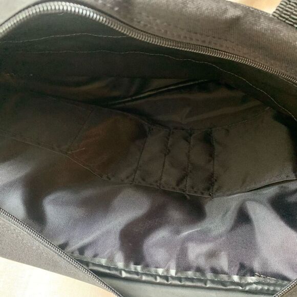 Wilson Bag Unisex 15.5” USPTA Triad Black Tennis Gym Shoulder Travel Case - Picture 9 of 13